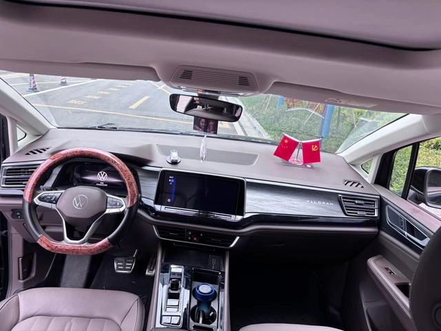 Volkswagen Viloran 2023 Restyling 380TSI Zunchi Edition interior photo 9
