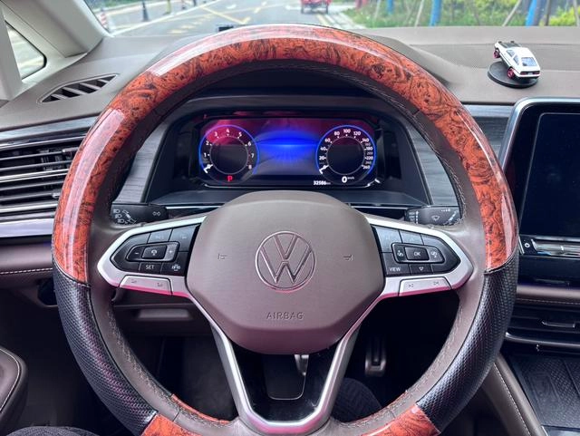 Volkswagen Viloran 2023 Restyling 380TSI Zunchi Edition interior photo 12