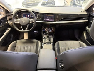 Volkswagen Passat 2022 330TSI Versión de élite interior foto 8
