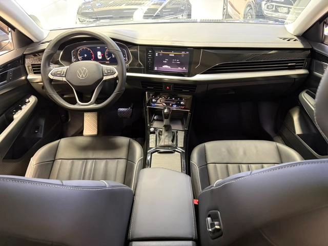 Volkswagen Passat 2022 330TSI Versión de élite interior foto 8