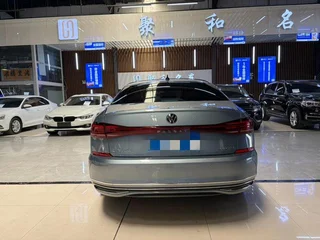 Volkswagen Passat 2022 330TSI Versión de élite interior foto 11