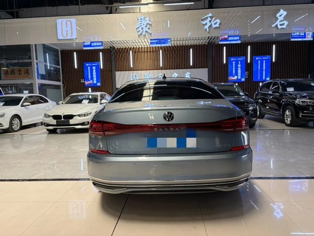 Volkswagen Passat 2022 330TSI Versión de élite interior foto 11