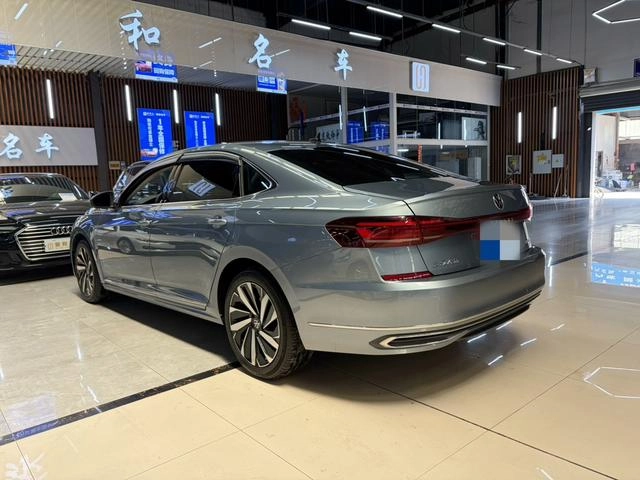 Volkswagen Passat 2022 330TSI Versión de élite interior foto 13
