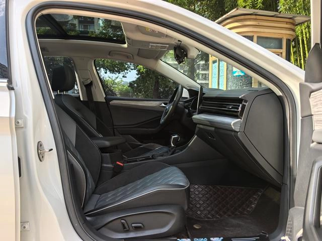 Volkswagen Sagitar 2023 300TSI DSG Premium Edition interior photo 10