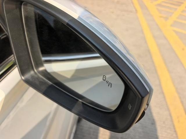 Volkswagen Sagitar 2023 300TSI DSG Premium Edition interior photo 12