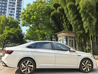 Volkswagen Sagitar 2023 300TSI DSG Premium Edition interior photo 13