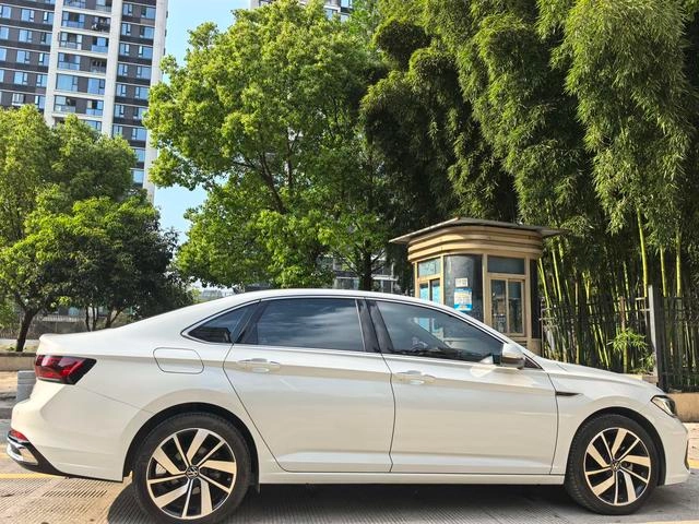Volkswagen Sagitar 2023 300TSI DSG Premium Edition interior photo 13