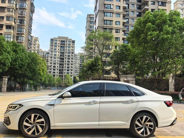 Volkswagen Sagitar 2023 300TSI DSG Premium Edition interior photo 16