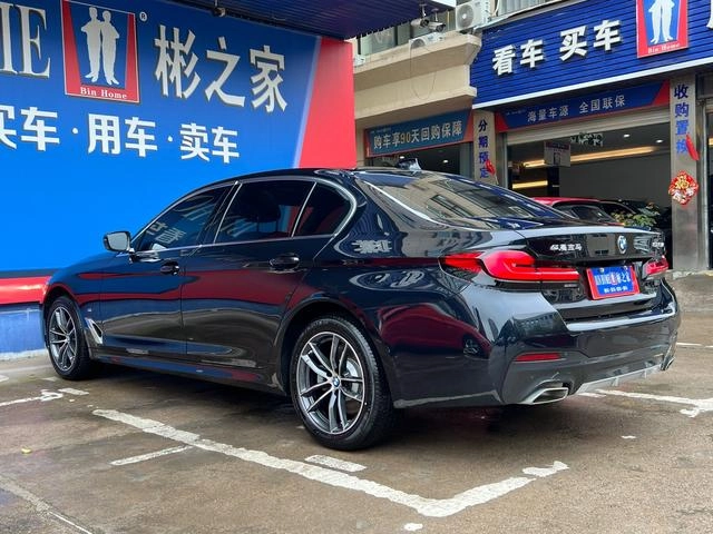 BMW 5 Series 2022 Вторичная модификация 525Li M Спортивный костюм интерьер фото 11