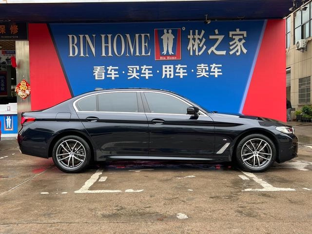 BMW 5 Series 2022 Вторичная модификация 525Li M Спортивный костюм интерьер фото 12