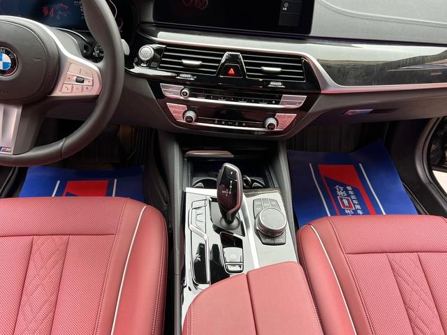 BMW 5 Series 2022 Вторичная модификация 525Li M Спортивный костюм интерьер фото 13