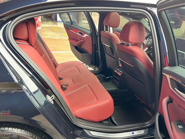 BMW 5 Series 2022 Вторичная модификация 525Li M Спортивный костюм интерьер фото 15