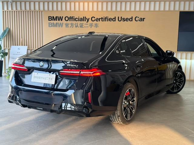 BMW 5 Series 2025 Restyling 530Li Leading Type M Sports suit exterior photo 4