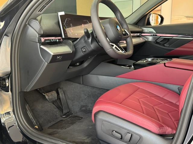 BMW 5 Series 2025 Restyling 530Li Leading Type M Sports suit interior photo 8