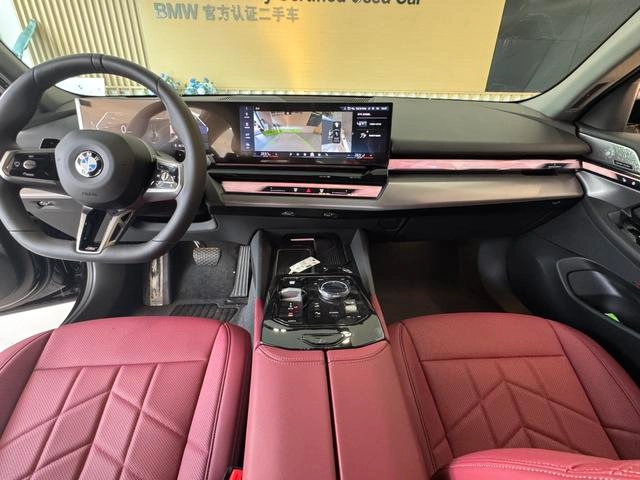 BMW 5 Series 2025 Restyling 530Li Leading Type M Sports suit interior photo 9