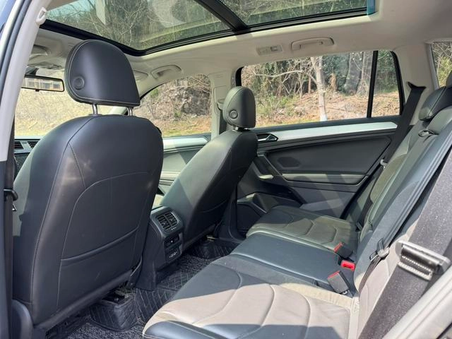 Volkswagen Tiguan L 2021 330TSI Автоматическая версия с двумя приводами интерьер фото 7