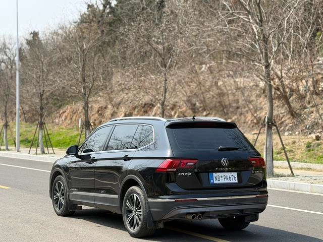 Volkswagen Tiguan L 2021 330TSI Автоматическая версия с двумя приводами интерьер фото 9