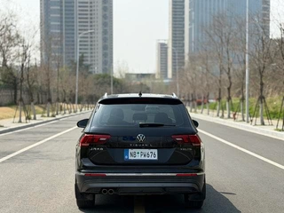 Volkswagen Tiguan L 2021 330TSI Автоматическая версия с двумя приводами интерьер фото 10