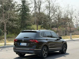 Volkswagen Tiguan L 2021 330TSI Автоматическая версия с двумя приводами интерьер фото 11