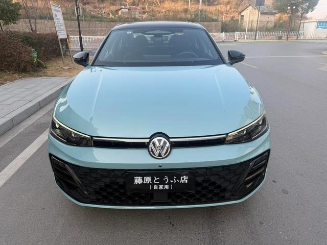 Volkswagen Passat 2025 Pro 380TSI Star Dragon Edition exterior photo 2
