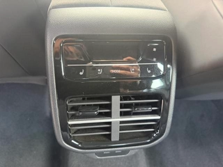 Volkswagen Passat 2025 Pro 380TSI Star Dragon Edition interior photo 9