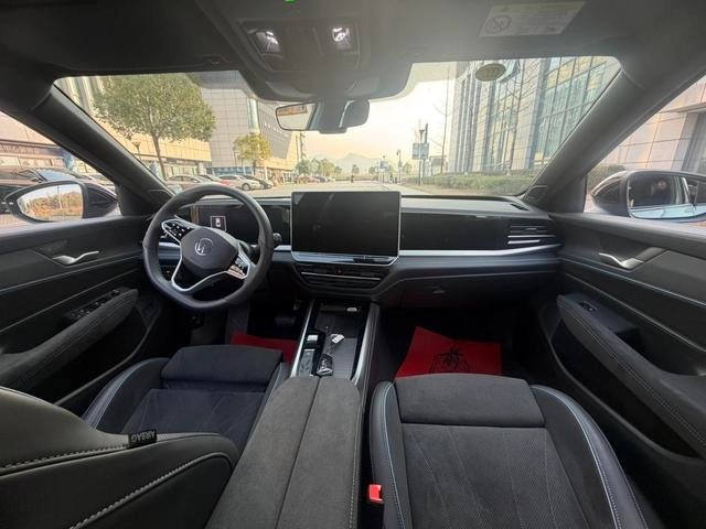 Volkswagen Passat 2025 Pro 380TSI Star Dragon Edition interior photo 10