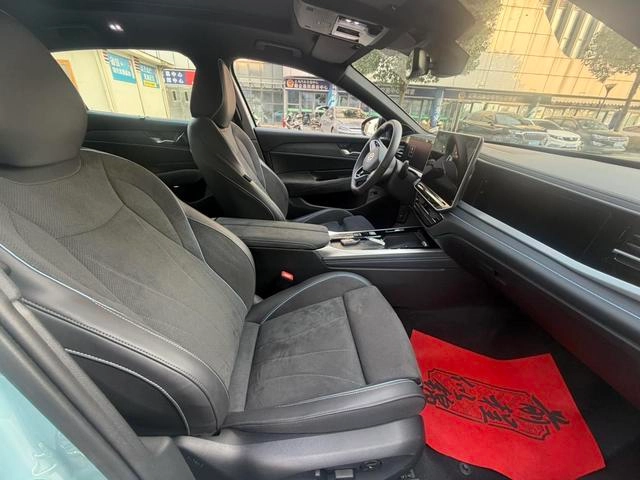 Volkswagen Passat 2025 Pro 380TSI Star Dragon Edition interior photo 11