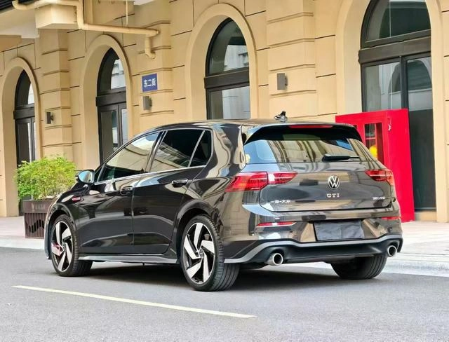 Volkswagen Golf GTI 2021 380TSI DSG GTI interior photo 7