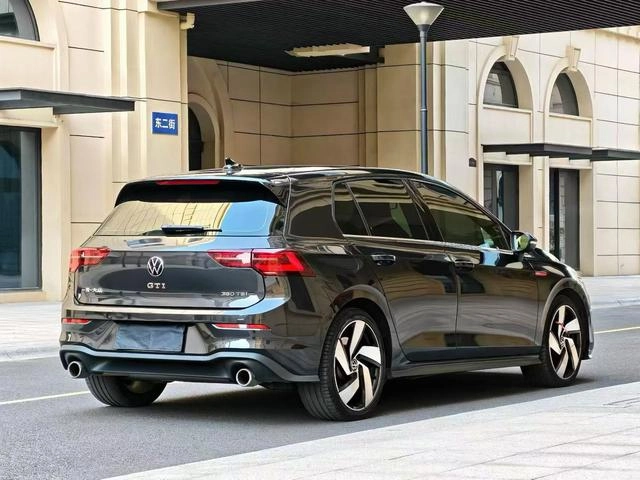 Volkswagen Golf GTI 2021 380TSI DSG GTI interior photo 9