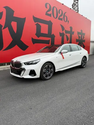 BMW 5 Series 2025 Модификация 530Li Лидирующий M Спортивный костюм