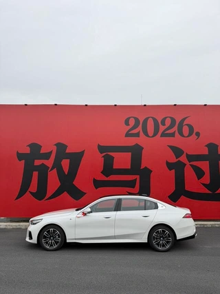 BMW 5 Series 2025 Restyling 530Li Leading Type M Sports suit exterior photo 3