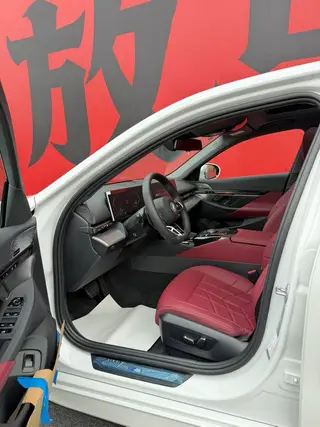 BMW 5 Series 2025 Restyling 530Li Leading Type M Sports suit interior photo 7