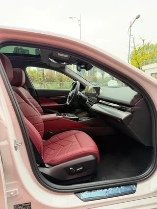 BMW 5 Series 2025 Restyling 530Li Leading Type M Sports suit interior photo 8