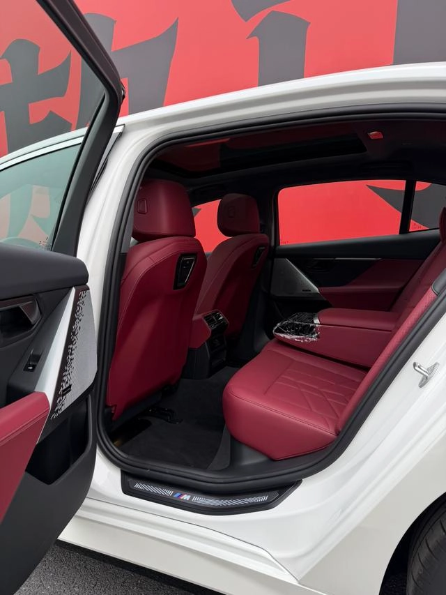 BMW 5 Series 2025 Restyling 530Li Leading Type M Sports suit interior photo 9