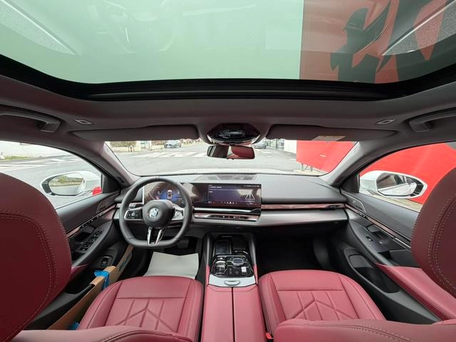 BMW 5 Series 2025 Restyling 530Li Leading Type M Sports suit interior photo 10