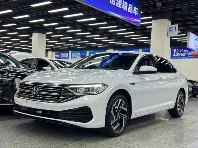Volkswagen Sagitar 2023 300TSI DSG Versión más allá exterior foto 1 Volkswagen Sagitar 2023 300TSI DSG Versión más allá exterior foto 1