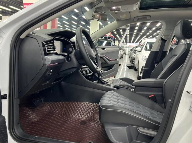 Volkswagen Sagitar 2023 300TSI DSG Versión más allá exterior foto 5 Volkswagen Sagitar 2023 300TSI DSG Versión más allá exterior foto 5