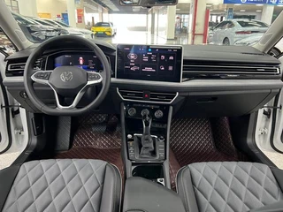 Volkswagen Sagitar 2023 300TSI DSG Versión más allá exterior foto 6 Volkswagen Sagitar 2023 300TSI DSG Versión más allá exterior foto 6