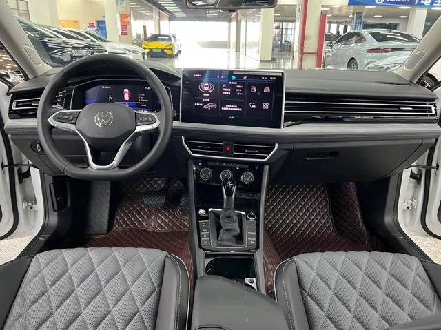 Volkswagen Sagitar 2023 300TSI DSG Versión más allá exterior foto 6 Volkswagen Sagitar 2023 300TSI DSG Versión más allá exterior foto 6