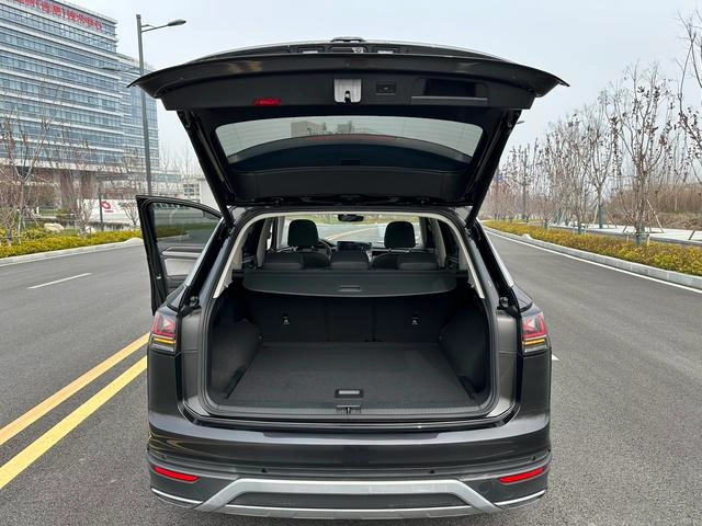 Volkswagen Tayron 2023 280TSI Deux roues motrices, luxe Plus Version avancée intérieur photo 15