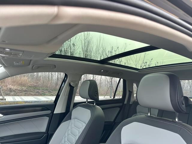 Volkswagen Tayron 2023 280TSI Deux roues motrices, luxe Plus Version avancée intérieur photo 16