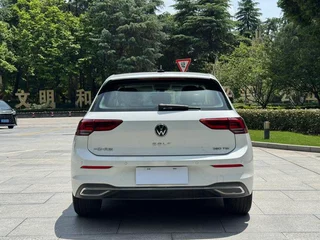 Volkswagen Golf 2023 Модификация 280TSI DSG Pro интерьер фото 10 Volkswagen Golf 2023 Модификация 280TSI DSG Pro интерьер фото 10