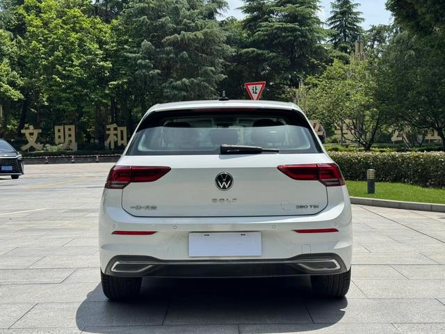 Volkswagen Golf 2023 Модификация 280TSI DSG Pro интерьер фото 10 Volkswagen Golf 2023 Модификация 280TSI DSG Pro интерьер фото 10