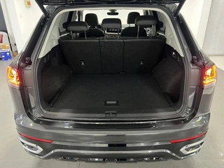 Volkswagen Tayron 2023 380TSI Quatre roues motrices R-Line Version haute performance intérieur photo 16