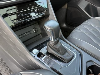 Volkswagen Tiguan L 2022 330TSI Автоматический полный привод R-Line Наслаждайтесь версией интерьер фото 9