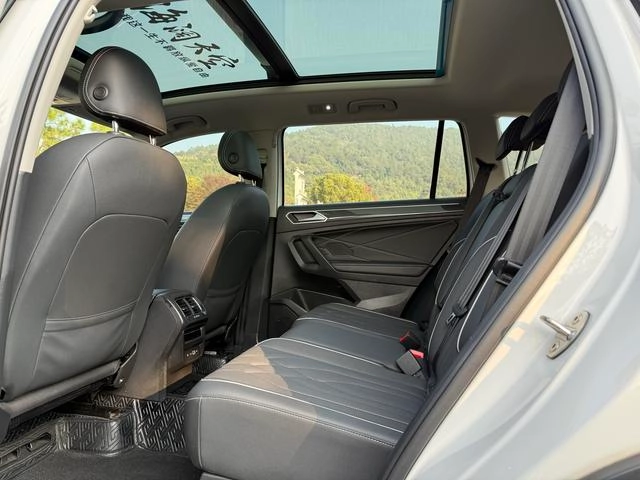 Volkswagen Tiguan L 2022 330TSI Автоматический полный привод R-Line Наслаждайтесь версией интерьер фото 12