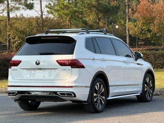 Volkswagen Tiguan L 2022 330TSI Автоматический полный привод R-Line Наслаждайтесь версией интерьер фото 15