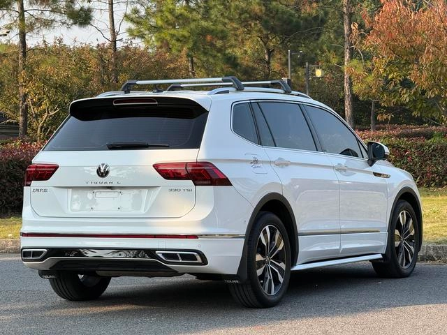 Volkswagen Tiguan L 2022 330TSI Автоматический полный привод R-Line Наслаждайтесь версией интерьер фото 15