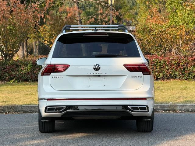 Volkswagen Tiguan L 2022 330TSI Автоматический полный привод R-Line Наслаждайтесь версией интерьер фото 16