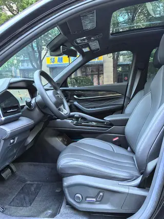Geely Monjaro 2025 2.0TD Versión en la nube con tracción en dos ruedas interior foto 9 Geely Monjaro 2025 2.0TD Versión en la nube con tracción en dos ruedas interior foto 9
